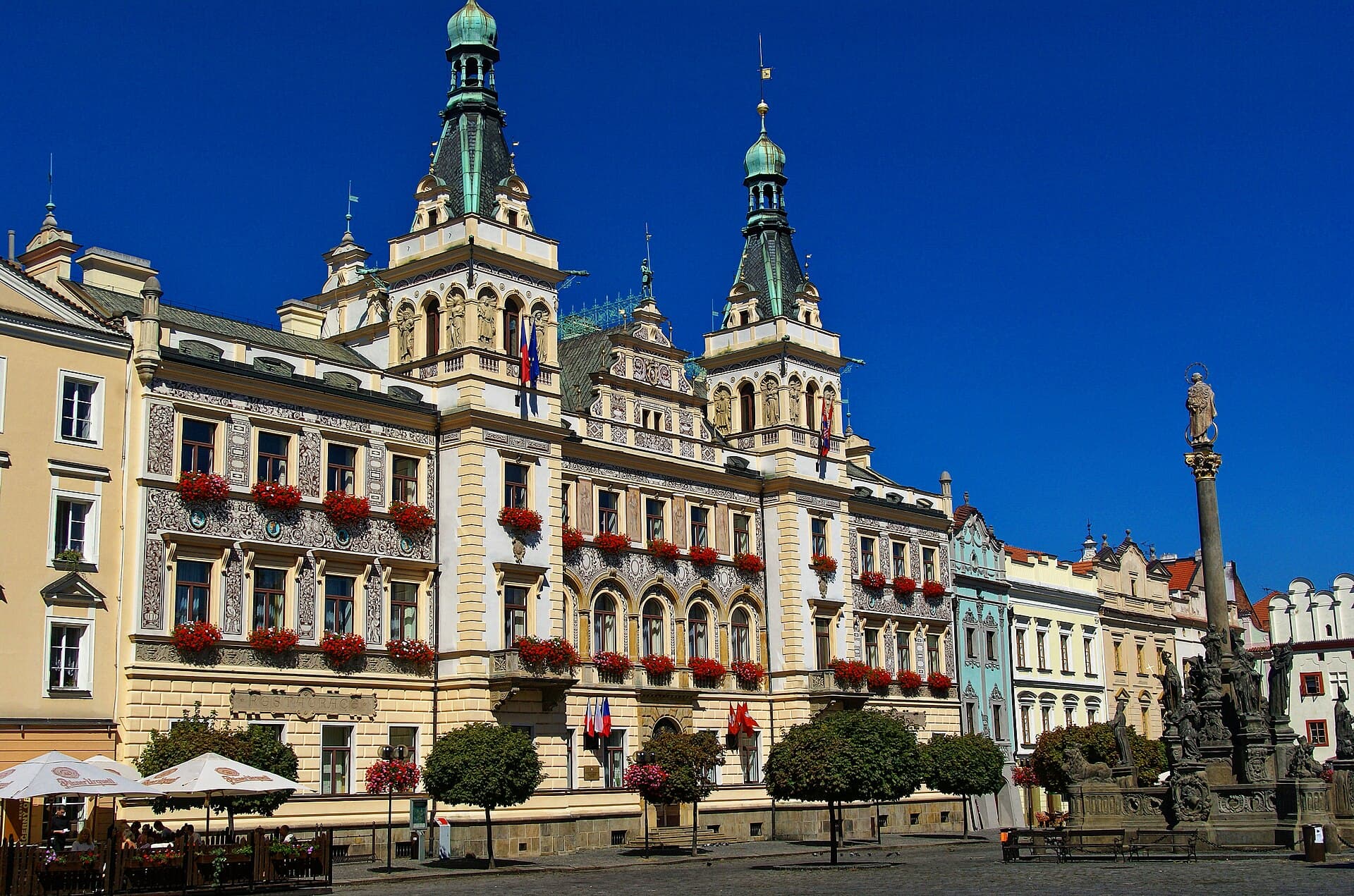 Pernštýnské náměstí and the town hall in Pardubice